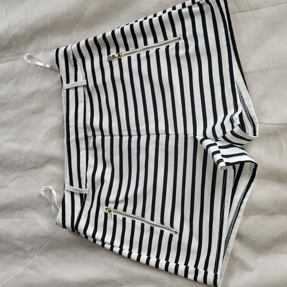 Doe & Rae Size S Dress Shorts